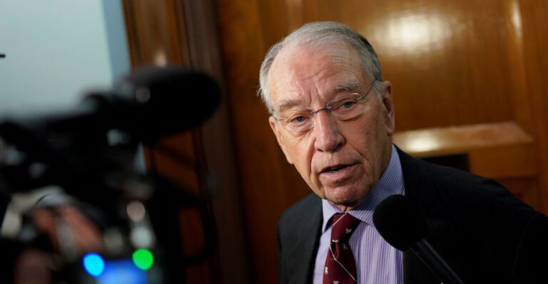 Chuck Grassley Scraps Votes on Judges as Jeff Flake Balks to Protect Mueller Probe