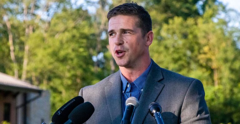 Parents Praise Teacher Suspended for Saying He Won’t Use Transgender Pronouns