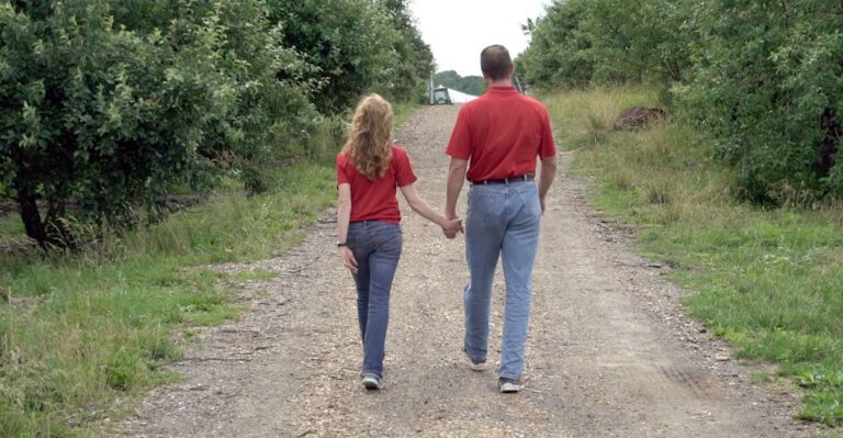 Judge Suspends City’s Ban of Farmers Over Their Marriage Views