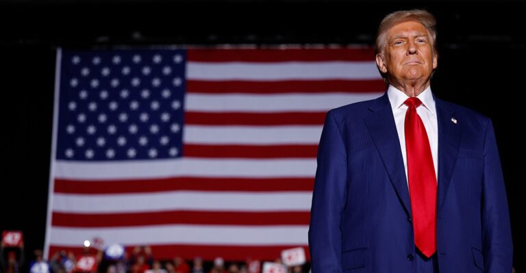Former Democrats, First-Time Voters Flock to Trump Rally in Michigan