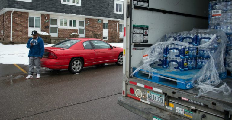 The Problem With the Bipartisan Push to Bail Out Flint