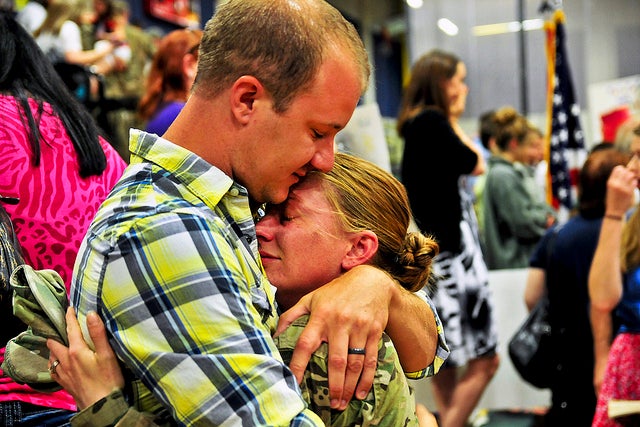 18 Photos of Beautiful Veteran Homecomings