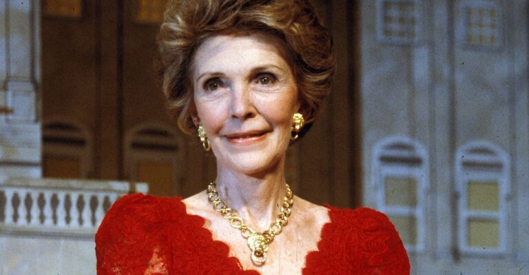 9 Photos That Show Why First Ladies Loved to Wear de la Renta