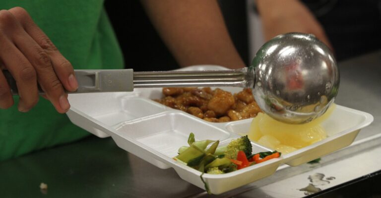 What Parents Really Think About Their Kids’ New School Lunches
