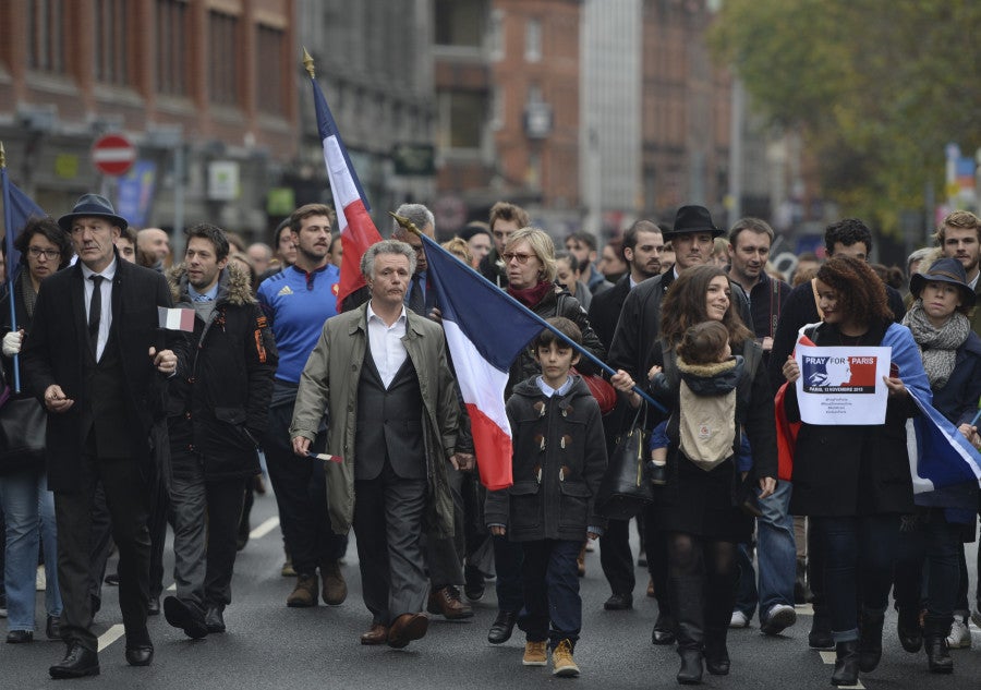 19 Photos of People Honoring France Across the World